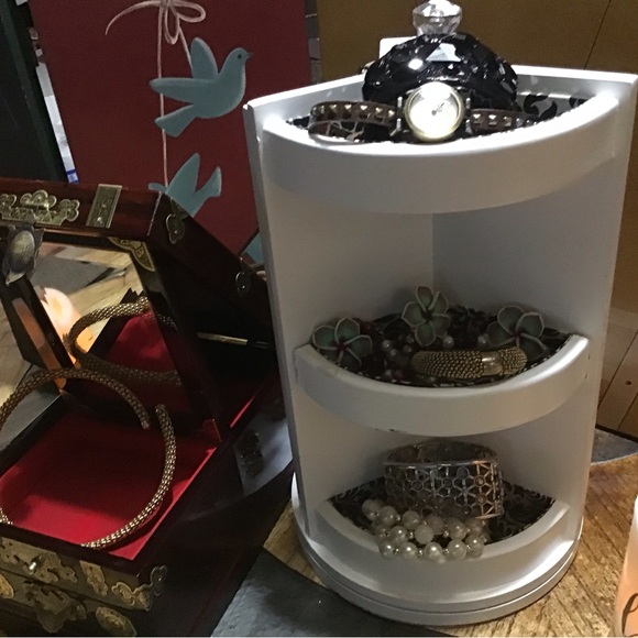 🆕 ⌚ AUCTION PRICE👩🏻⚖️ VINTAGE LEATHER WRAP WATCH WITH STUDS - Picture 6 of 9